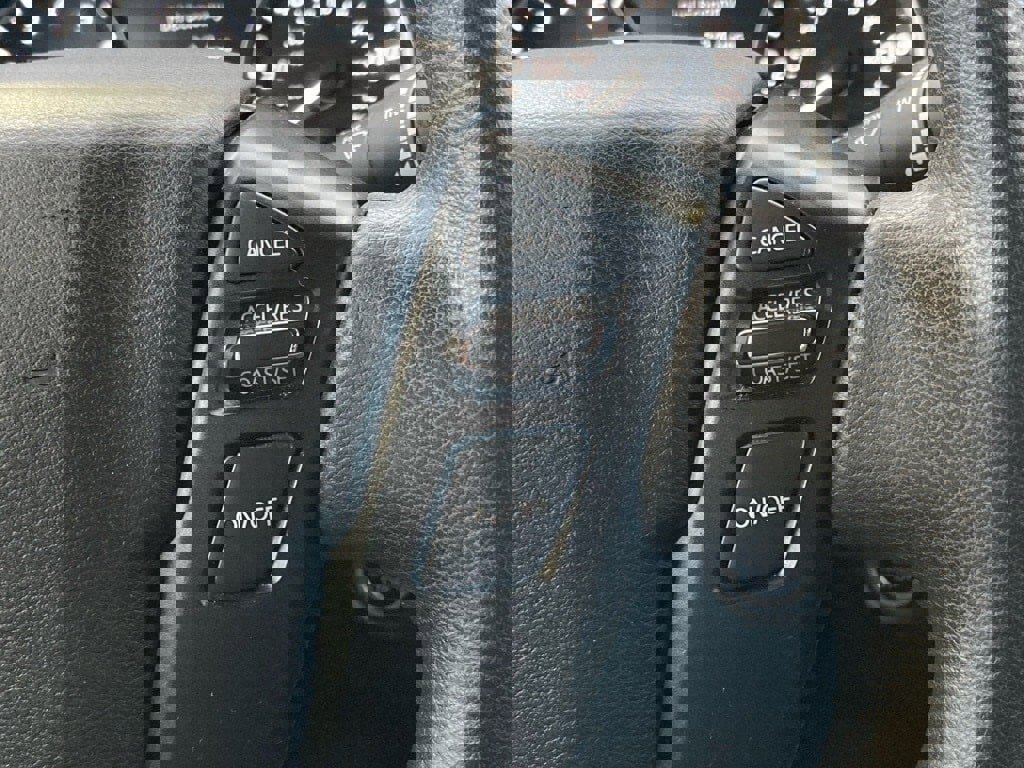 Used 2024 Nissan Frontier SV image 18