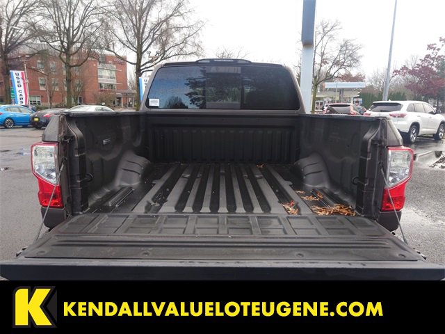 Used 2017 Nissan Titan SV image 16
