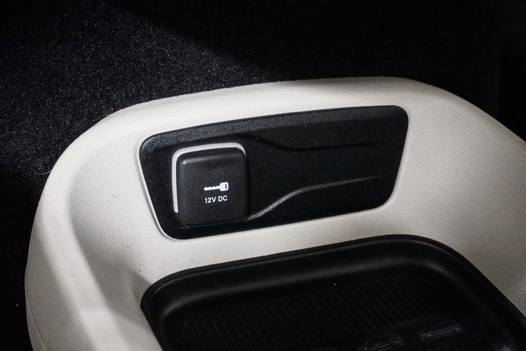 Certified 2023 Chrysler Pacifica Touring-L image 23