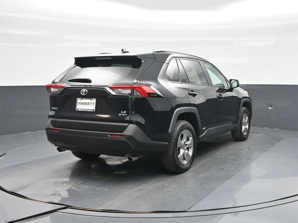 Used 2025 Toyota RAV4 LE image 4