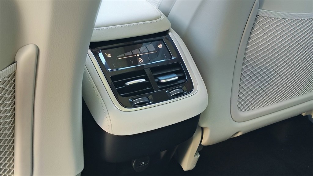 New 2026 Volvo XC90 B6 Ultra image 31