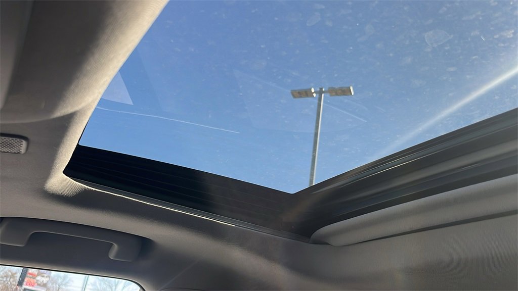 Used 2023 Toyota Highlander XLE image 18