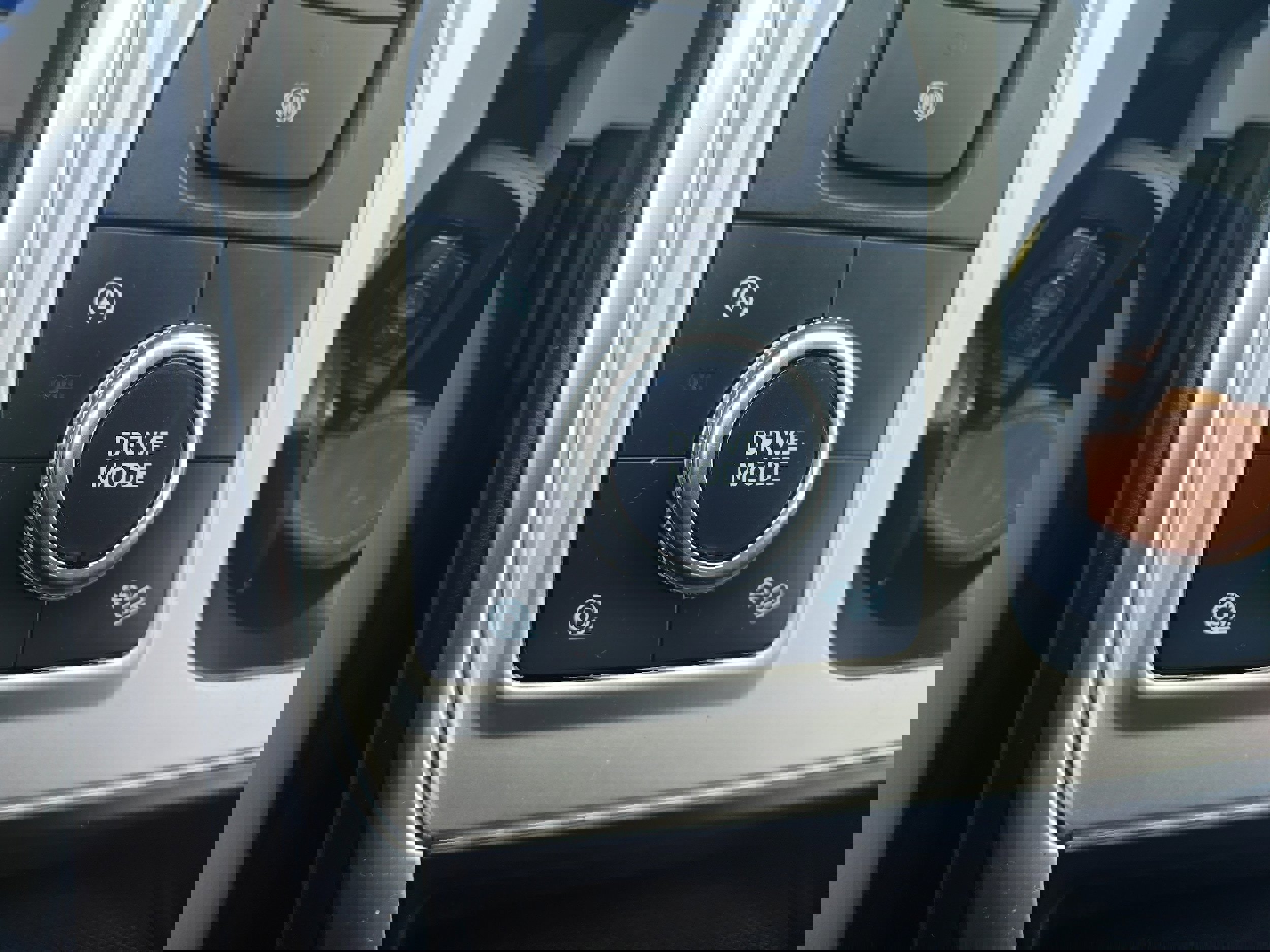 Used 2021 Ford Explorer XLT w/ Equipment Group 202A image 28