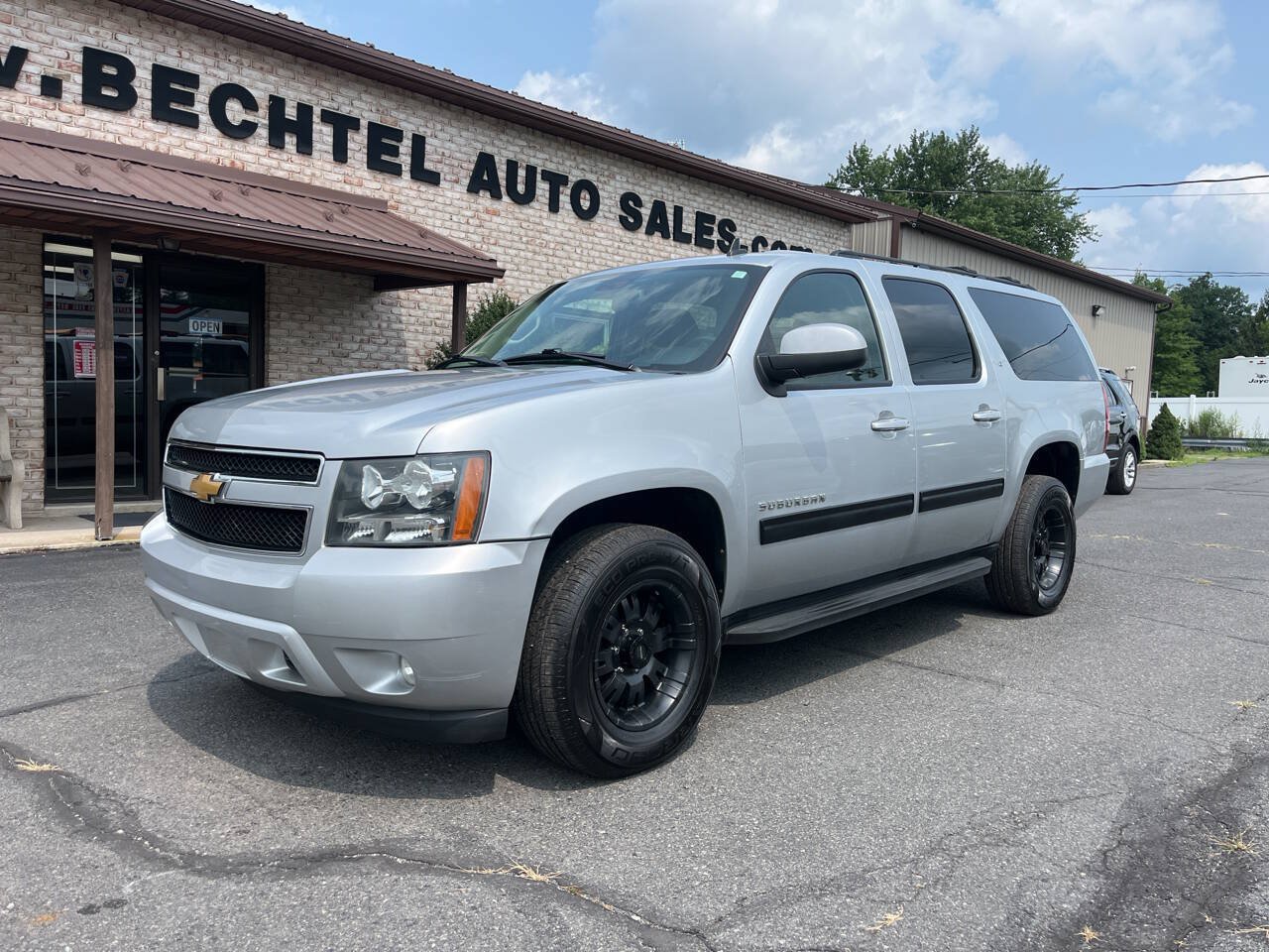 Used 2012 Chevrolet Suburban LT AWD/4WD image 2