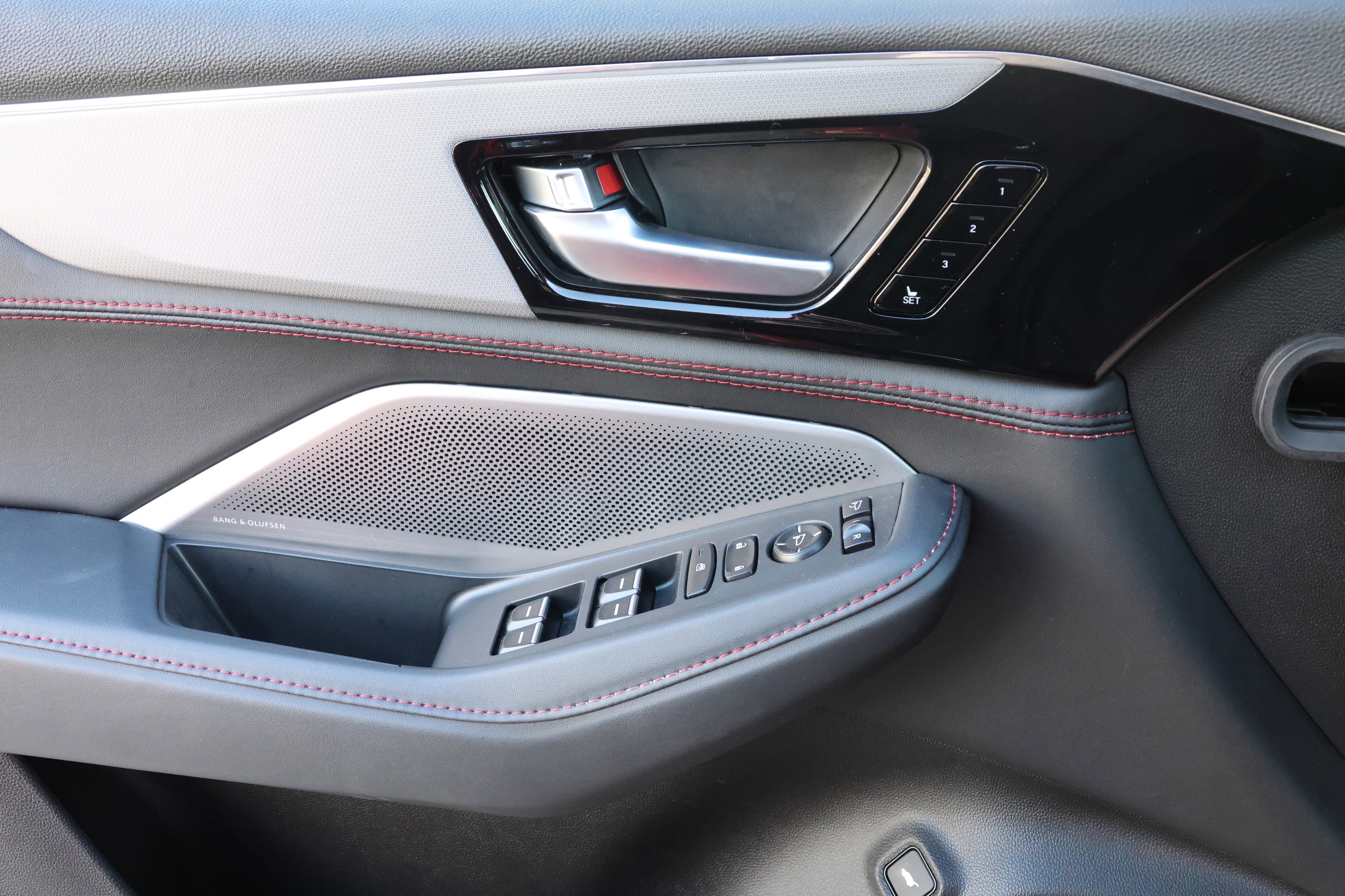 Used 2025 Acura MDX A-Spec image 12