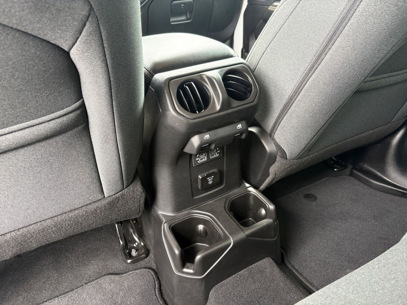 Used 2025 Jeep Wrangler Unlimited Sahara AWD/4WD image 22
