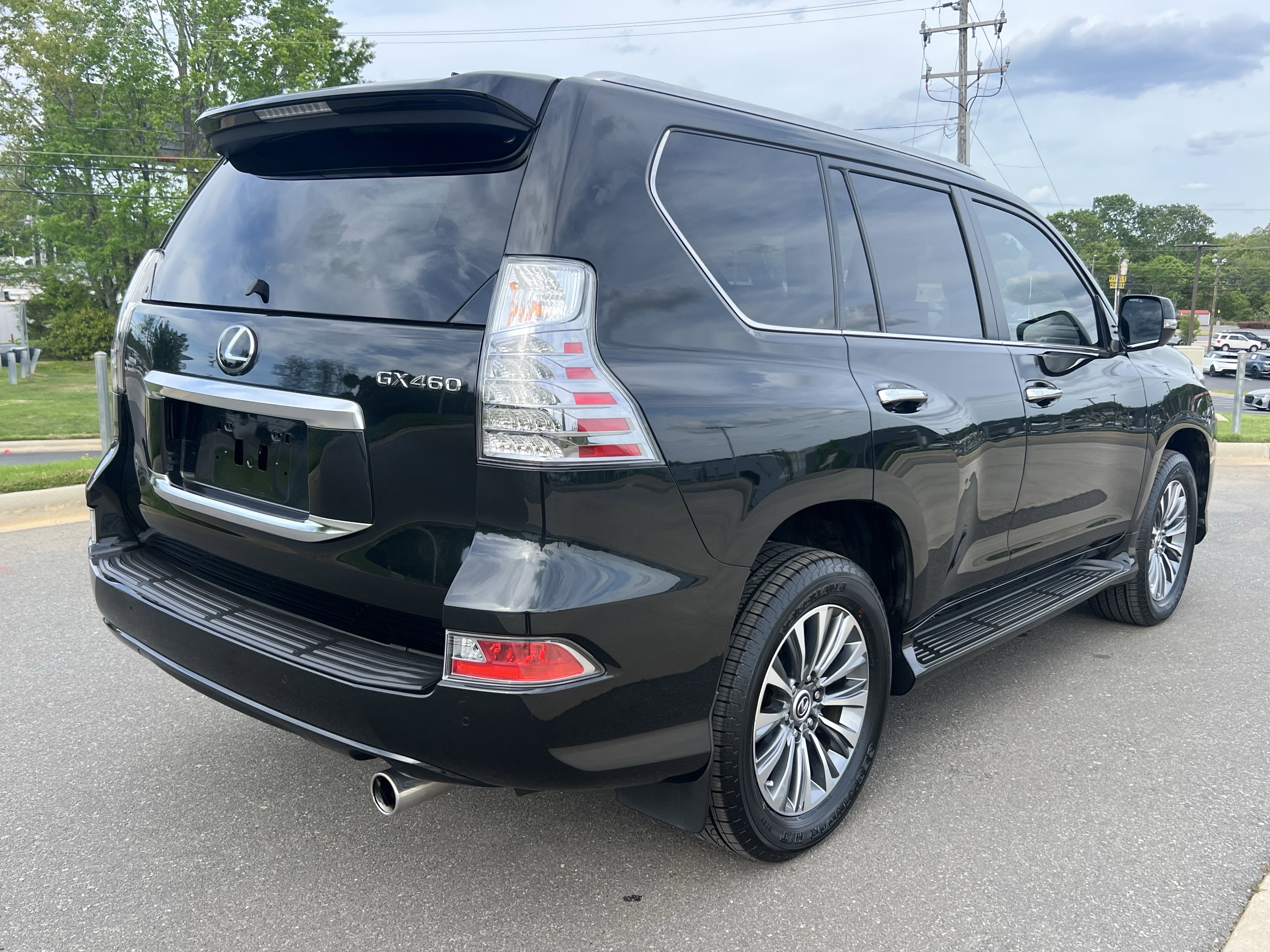 Used 2023 Lexus GX 460 Luxury w/ Accessory Package image 9