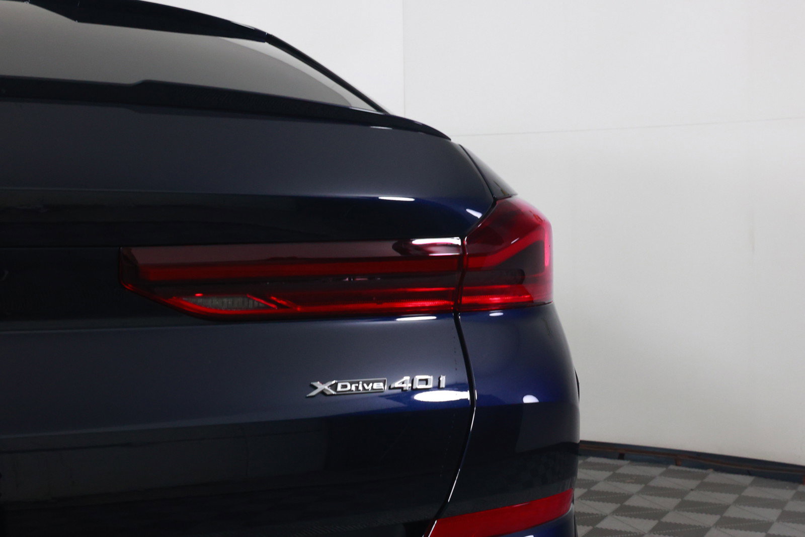 Used 2025 BMW X6 xDrive40i w/ Parking Assistance Package image 11