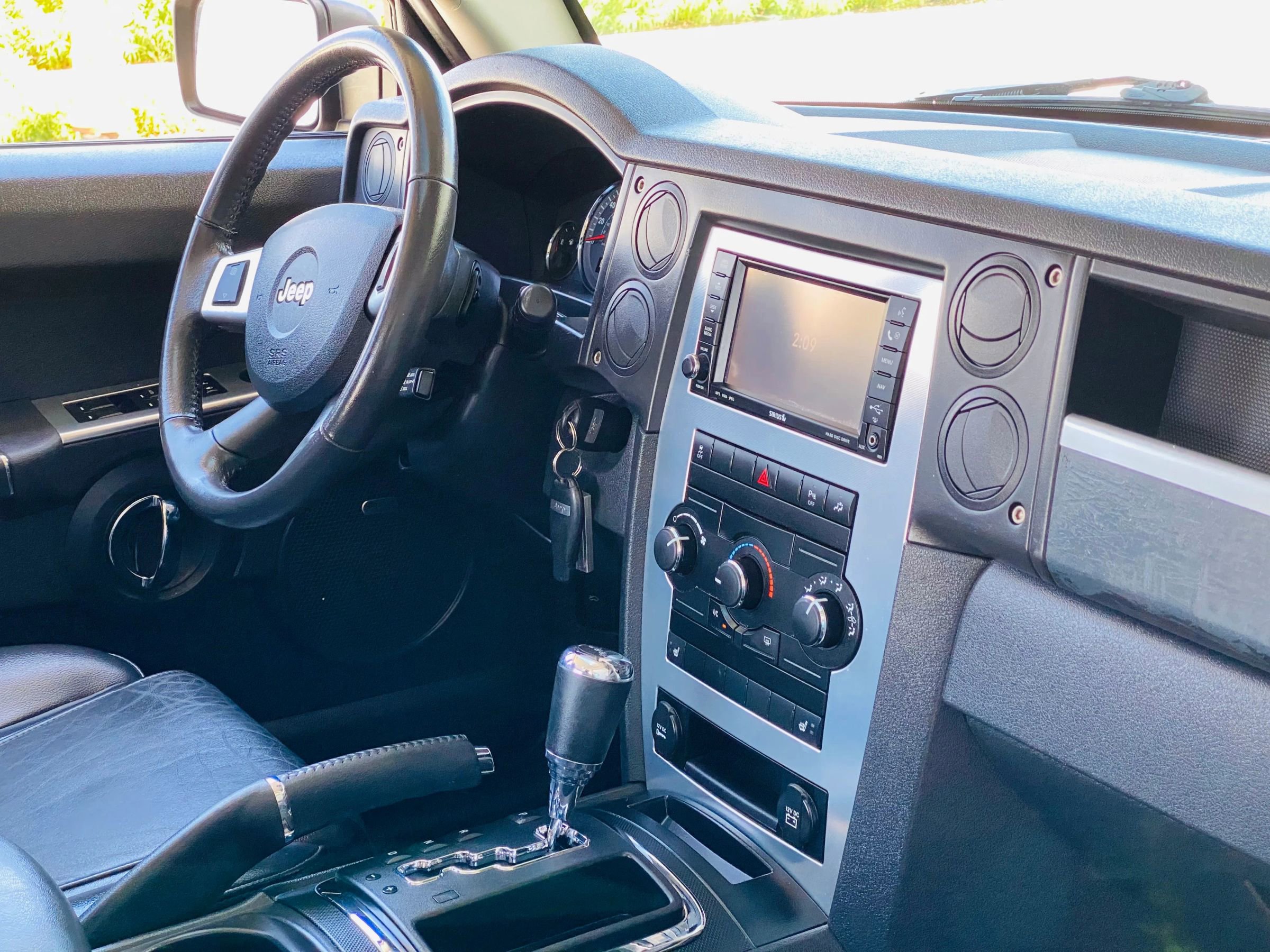 Used 2010 Jeep Commander Sport w/ Sun/Sound Group RWD image 34