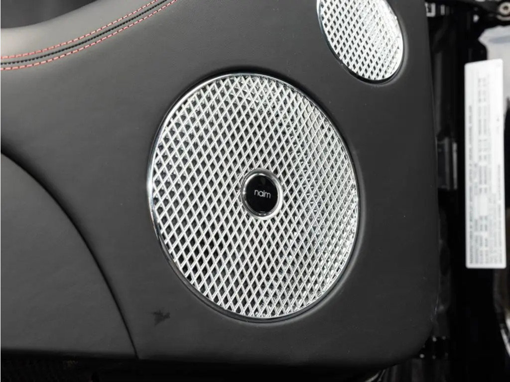 Used 2025 Bentley Bentayga V8 image 27