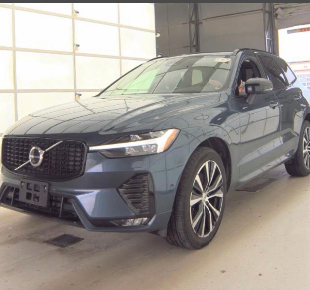 Used 2023 Volvo XC60 B6 Ultimate w/ Climate Package image 1