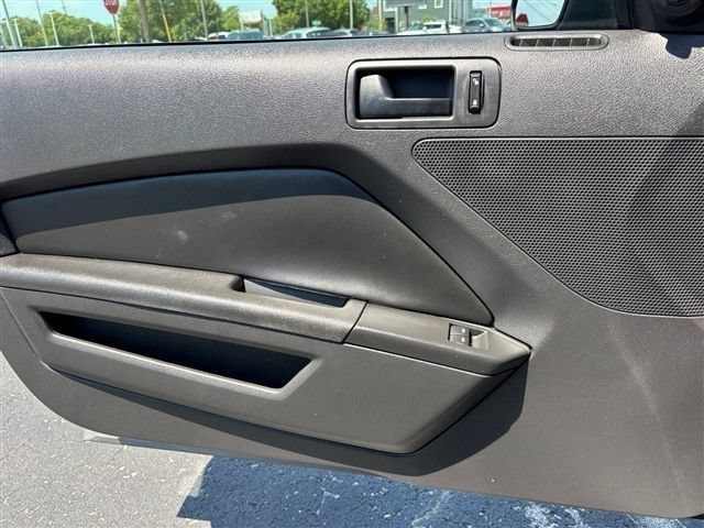 Used 2014 Ford Mustang Coupe RWD image 12