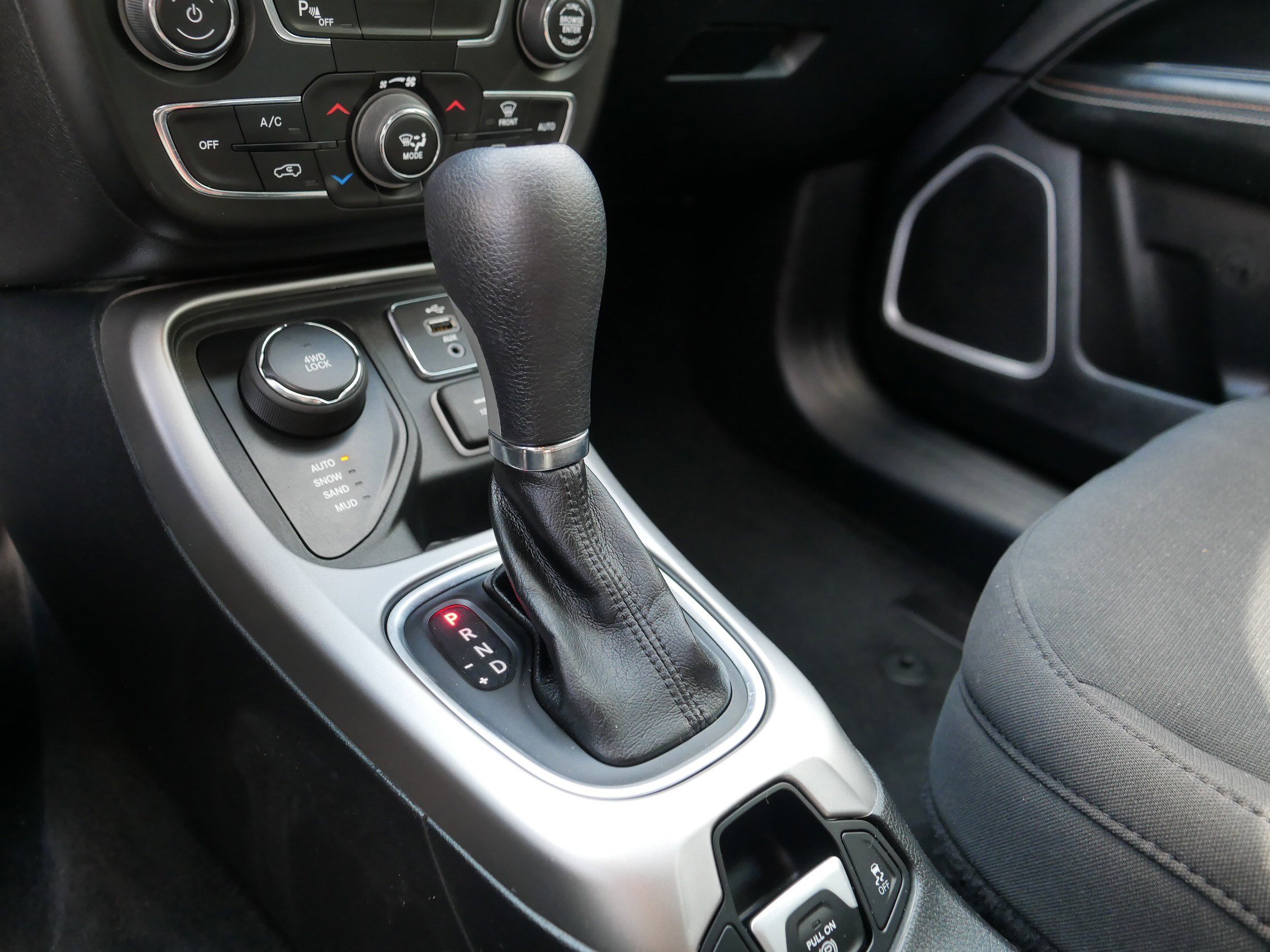 Used 2018 Jeep Compass Sport w/ Tech Group AWD/4WD image 24