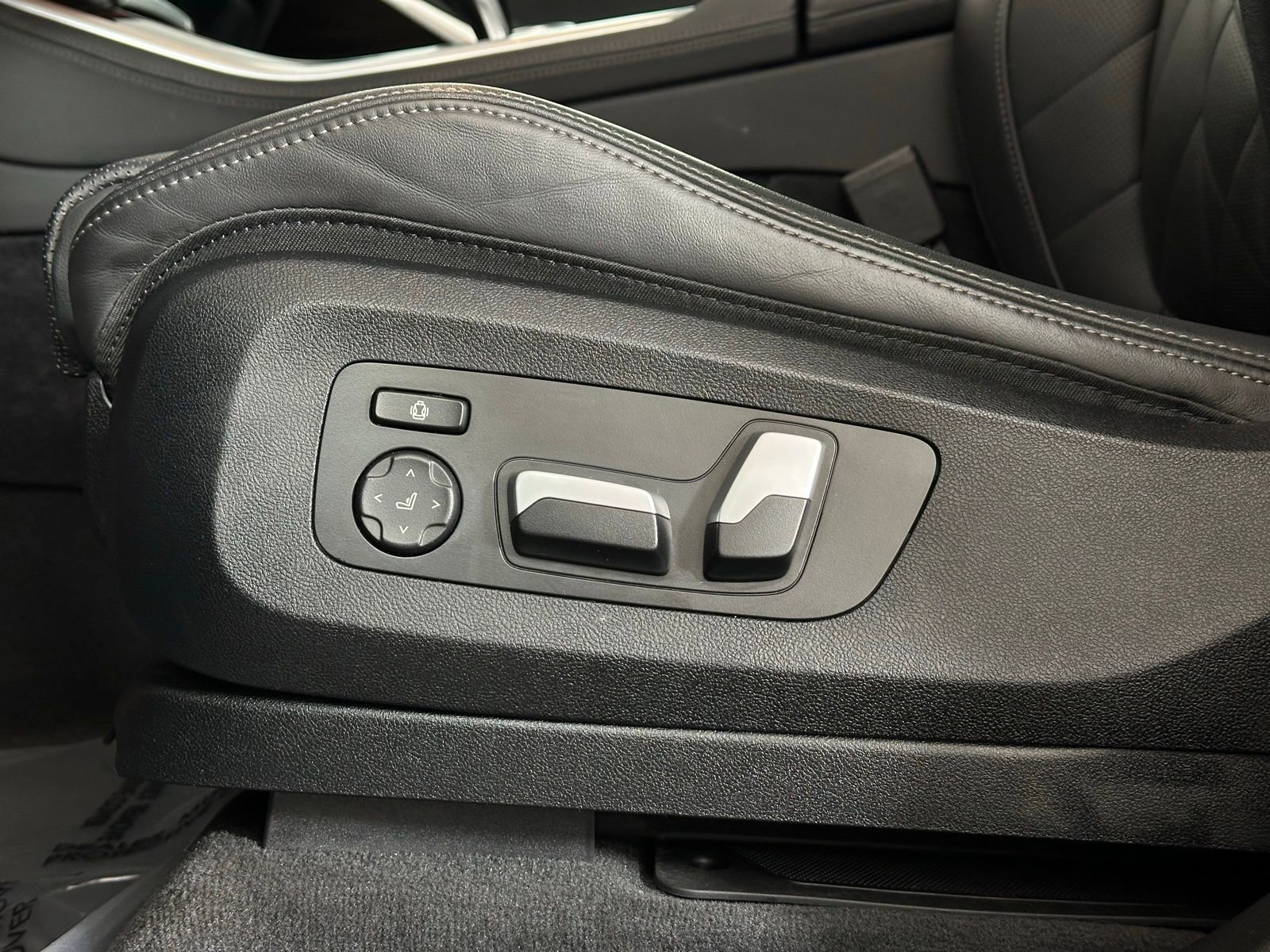 Used 2023 BMW X5 xDrive40i w/ Premium Package image 7