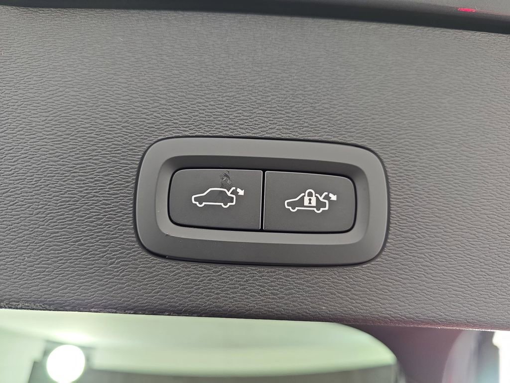 Used 2023 Volvo C40 P8 Recharge Ultimate image 16