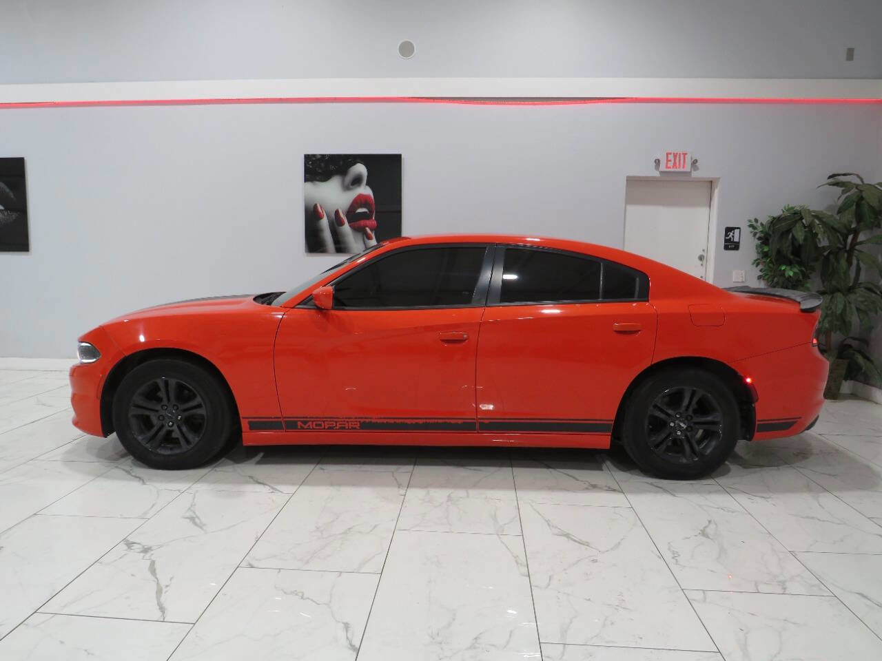 Used 2017 Dodge Charger SE image 4
