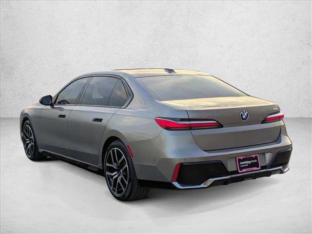 Used 2023 BMW 740i image 8