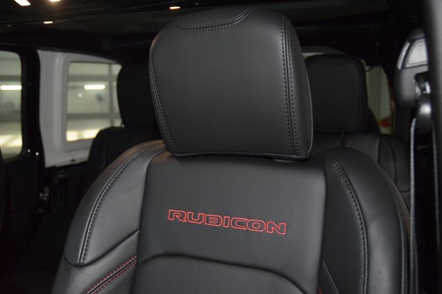 Used 2025 Jeep Wrangler Unlimited Rubicon w/ Technology Group image 45