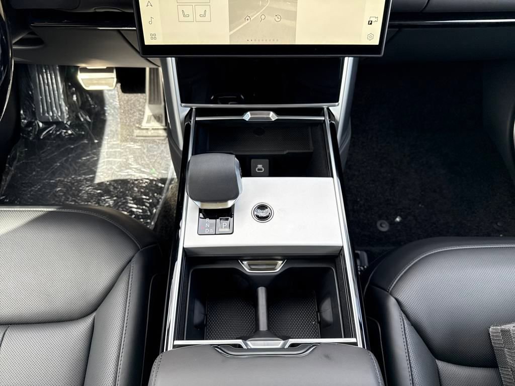 New 2025 Land Rover Range Rover SE AWD/4WD image 23
