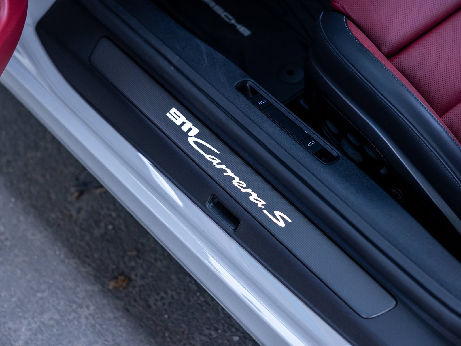 Certified 2025 Porsche 911 Carrera S RWD image 31