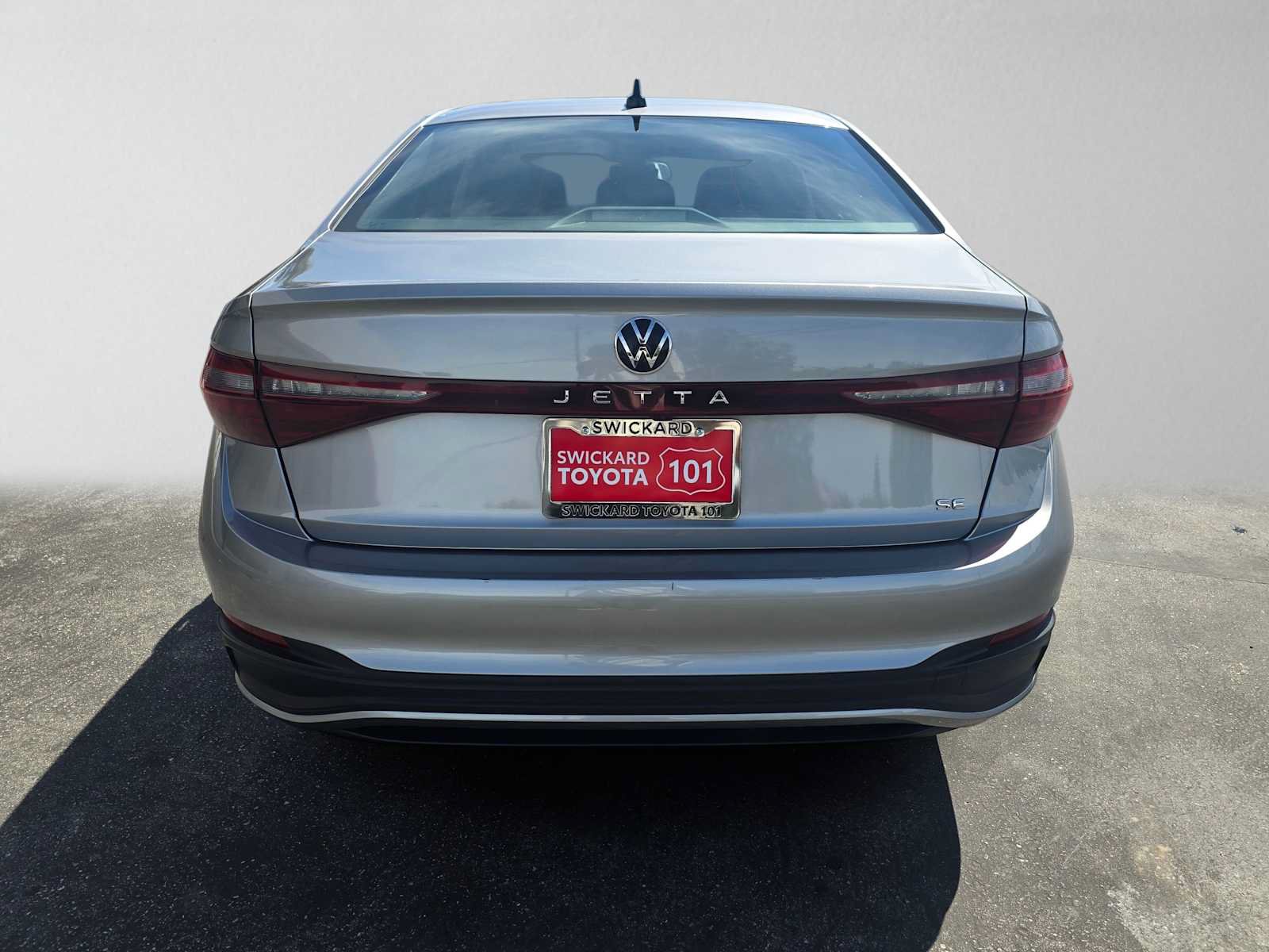 Used 2025 Volkswagen Jetta SE FWD image 4