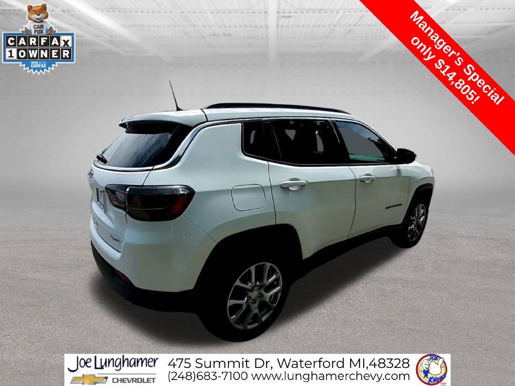 Used 2024 Jeep Compass Latitude w/ Sun and Sound Group AWD/4WD image 9
