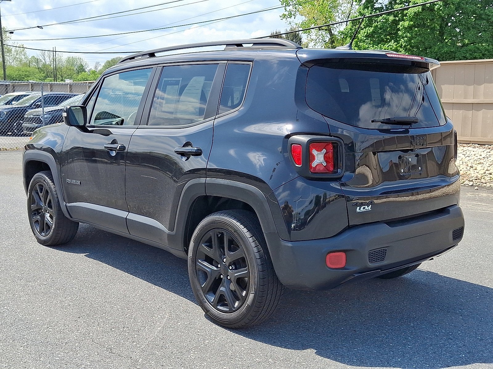 Used 2016 Jeep Renegade Latitude AWD/4WD image 8