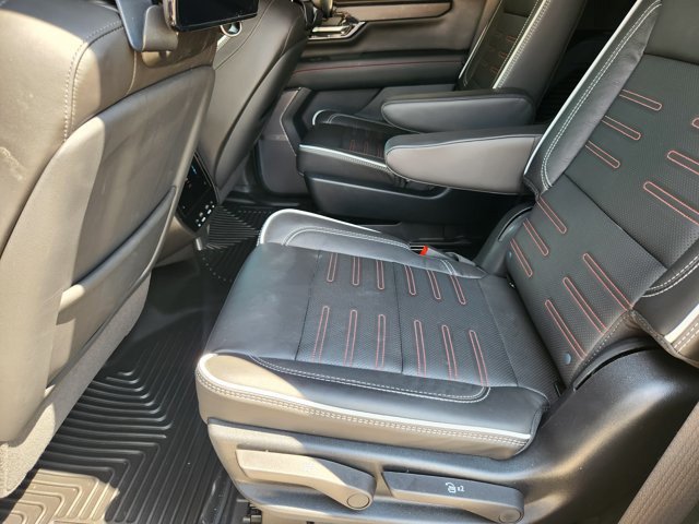 Used 2025 GMC Yukon AT4 Ultimate AWD/4WD image 30