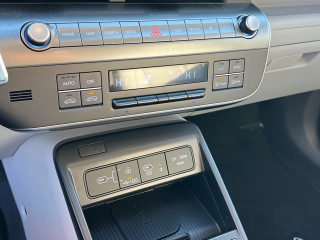 Certified 2025 Hyundai Kona Limited image 23