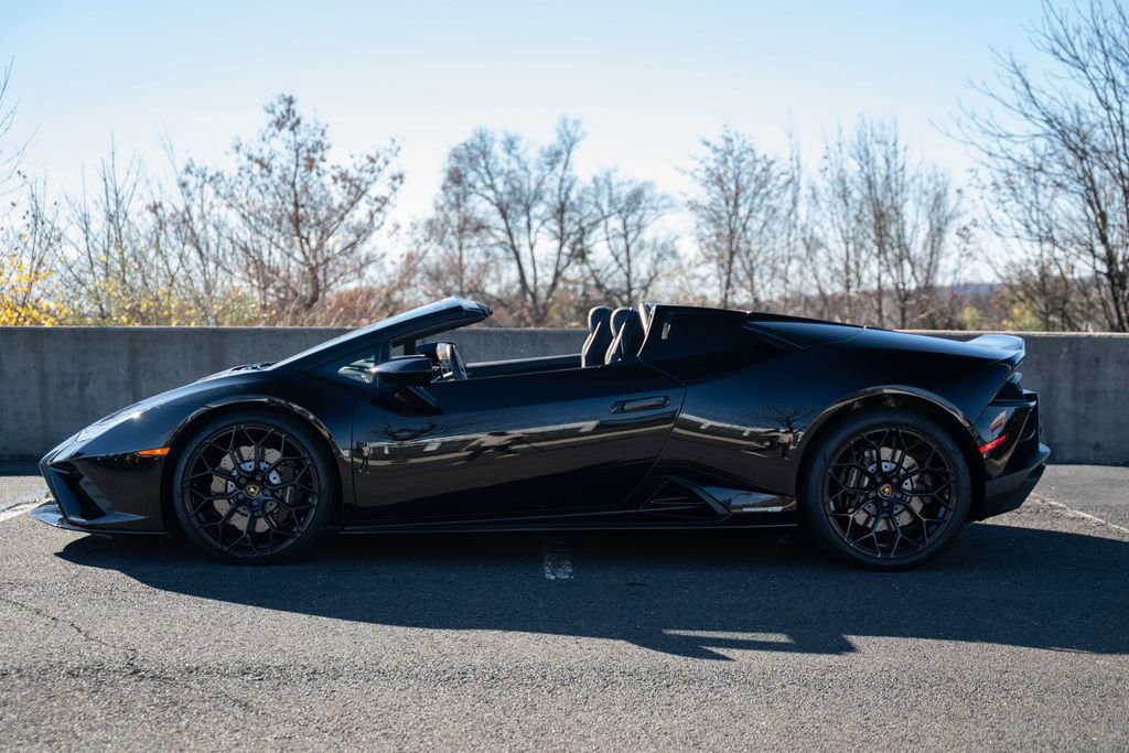 Used 2021 Lamborghini Huracan EVO RWD image 15