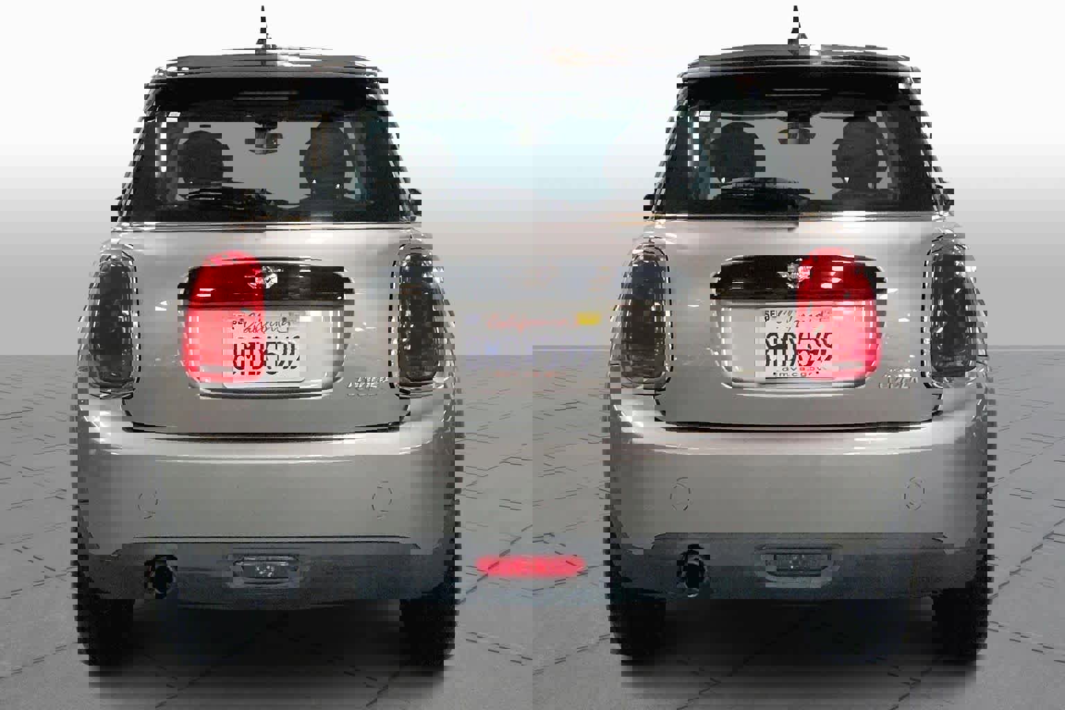 Used 2017 MINI Cooper 2-Door Hardtop image 4