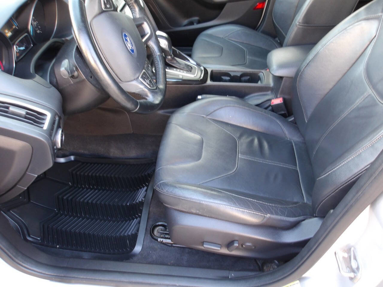 Used 2015 Ford Focus Titanium FWD image 6