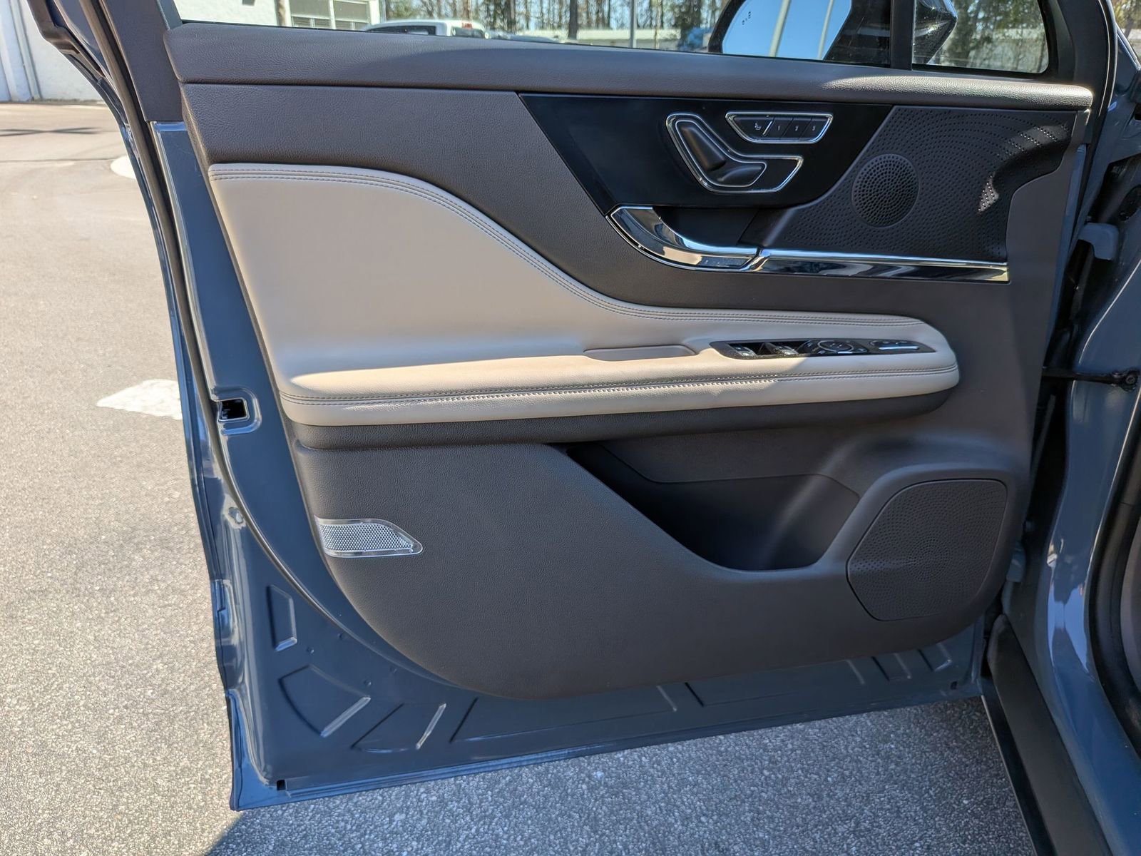 Used 2023 Lincoln Corsair FWD w/ Equipment Group 101A image 12