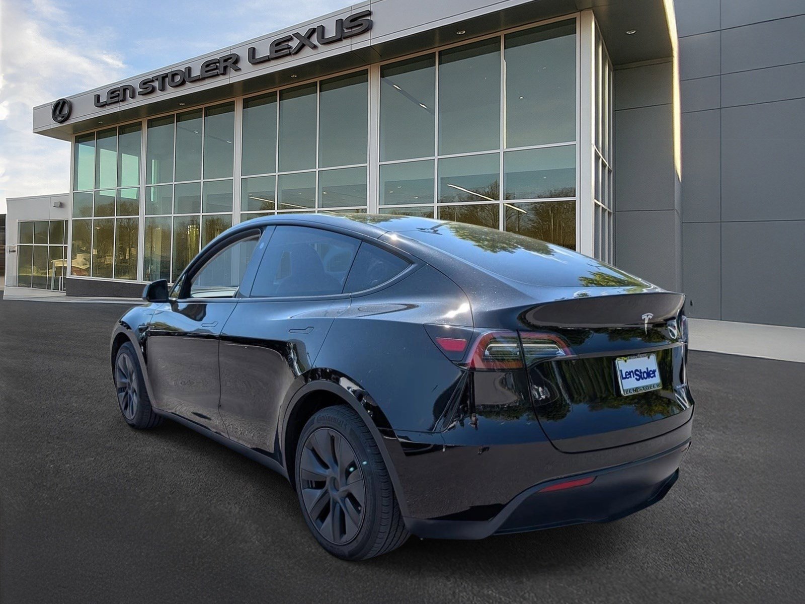 Used 2024 Tesla Model Y Long Range AWD/4WD image 5