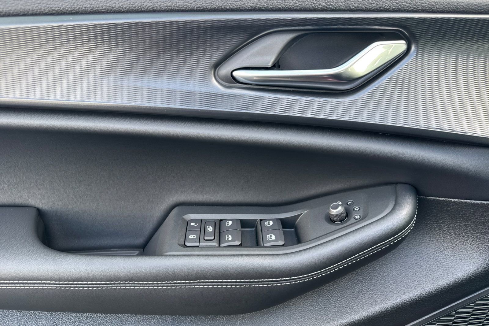 New 2025 Jeep Grand Cherokee L Altitude image 13