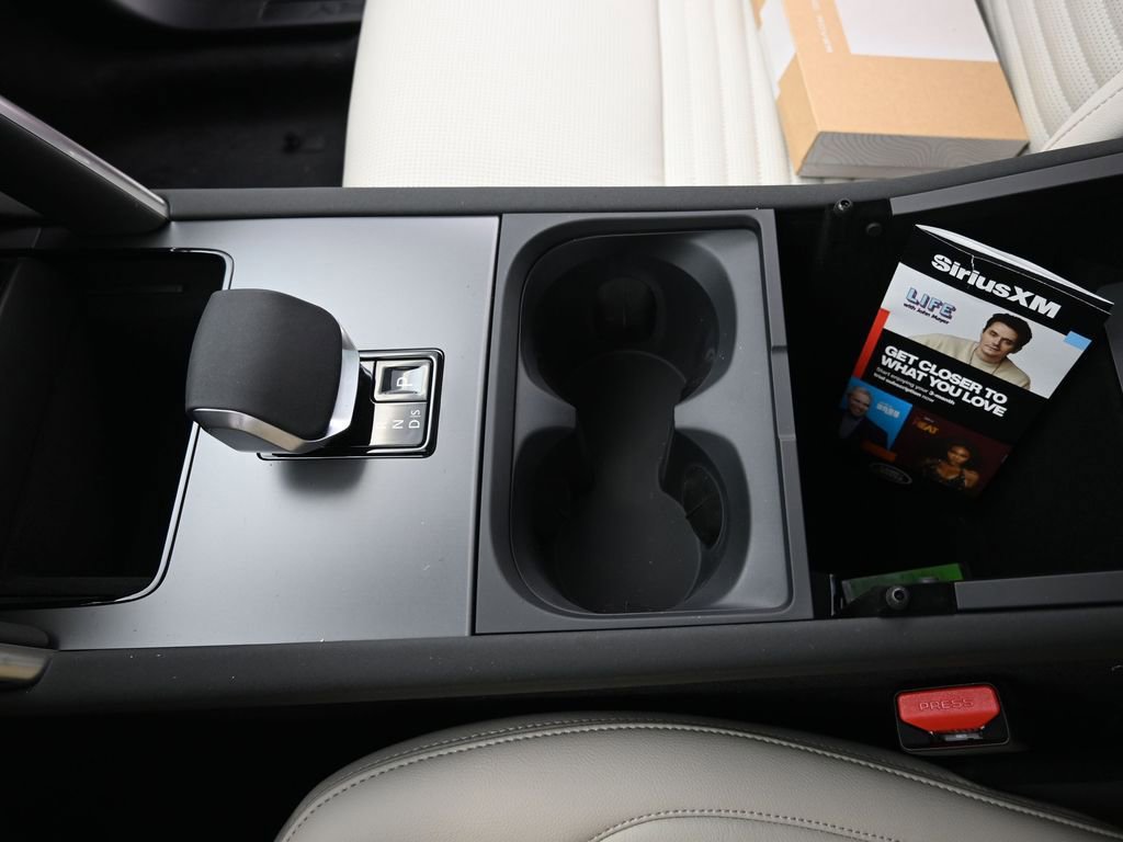 Used 2025 Land Rover Discovery Sport S image 27