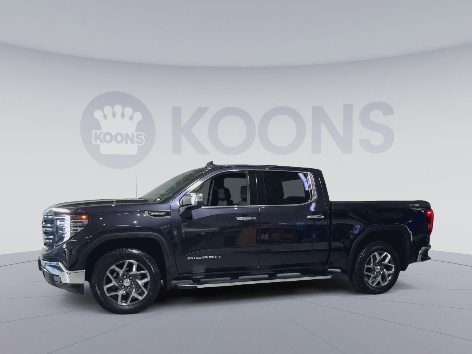 Used 2023 GMC Sierra 1500 SLT w/ SLT Premium Package image 7