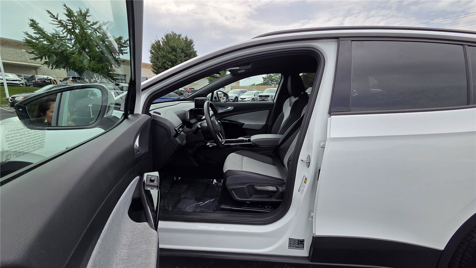 Certified 2023 Volkswagen ID.4 Pro AWD/4WD image 15