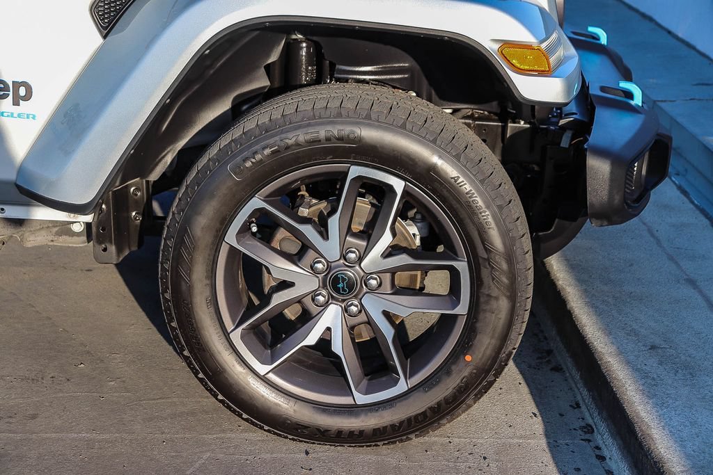 Used 2024 Jeep Wrangler Unlimited AWD/4WD image 11
