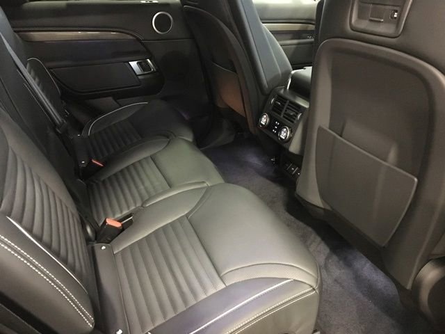 New 2023 Land Rover Discovery Metropolitan Edition image 32