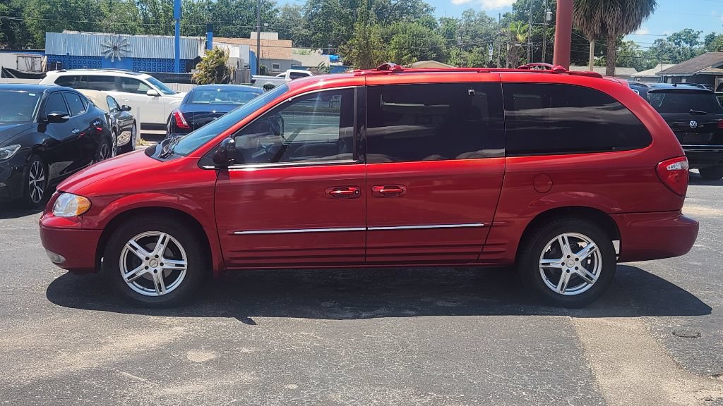 Used 2004 Chrysler Town & Country Limited FWD image 3