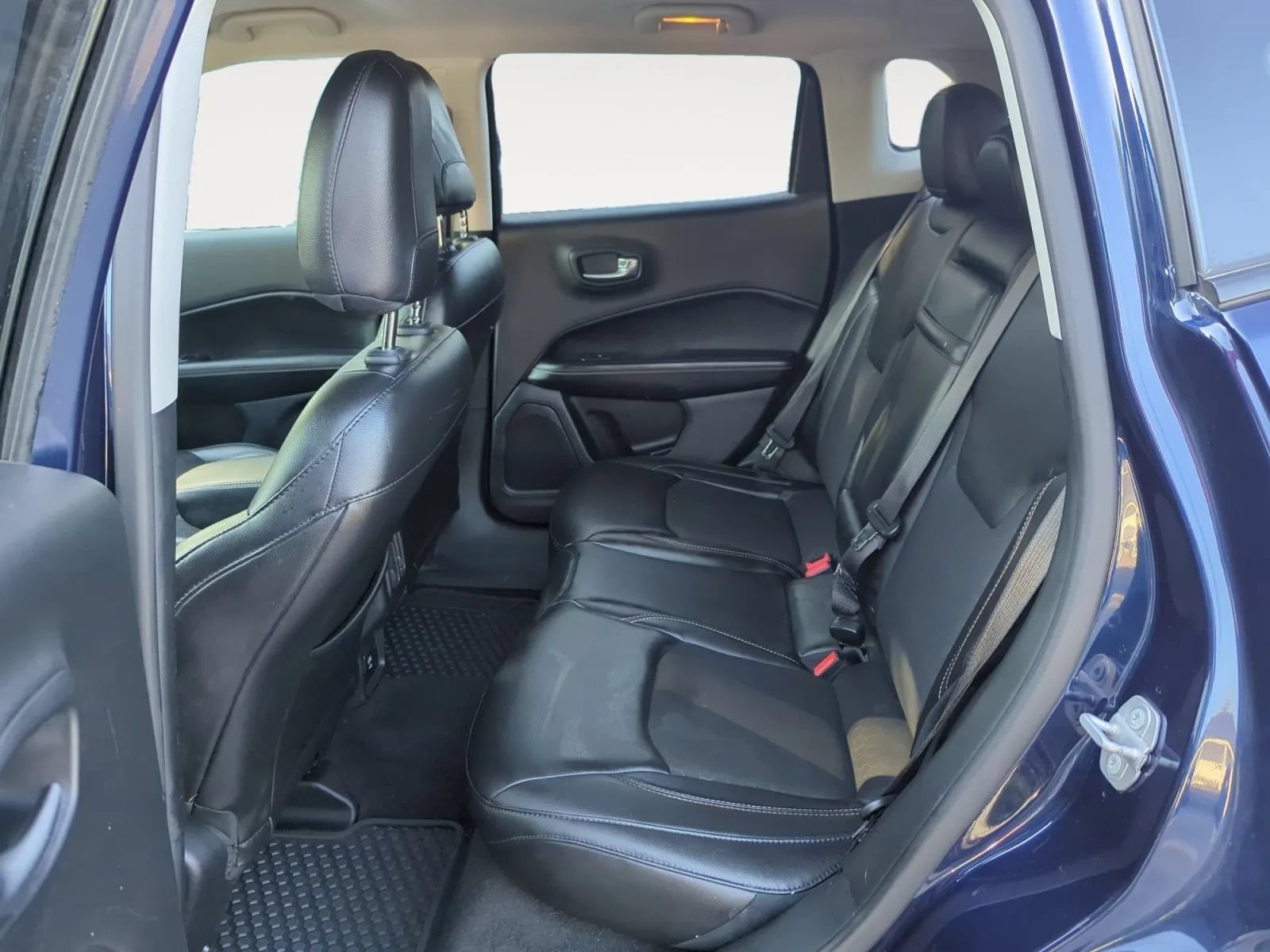 Used 2018 Jeep Compass Latitude AWD/4WD image 13