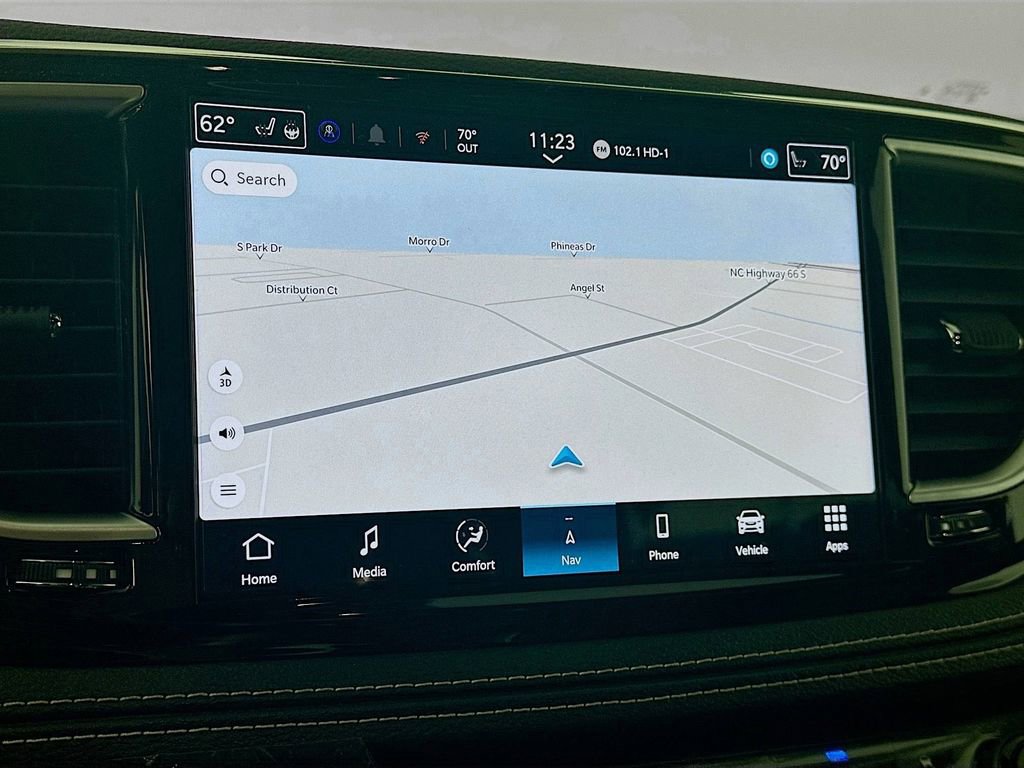 New 2026 Chrysler Pacifica Limited w/ Uconnect Theater Family Group image 15