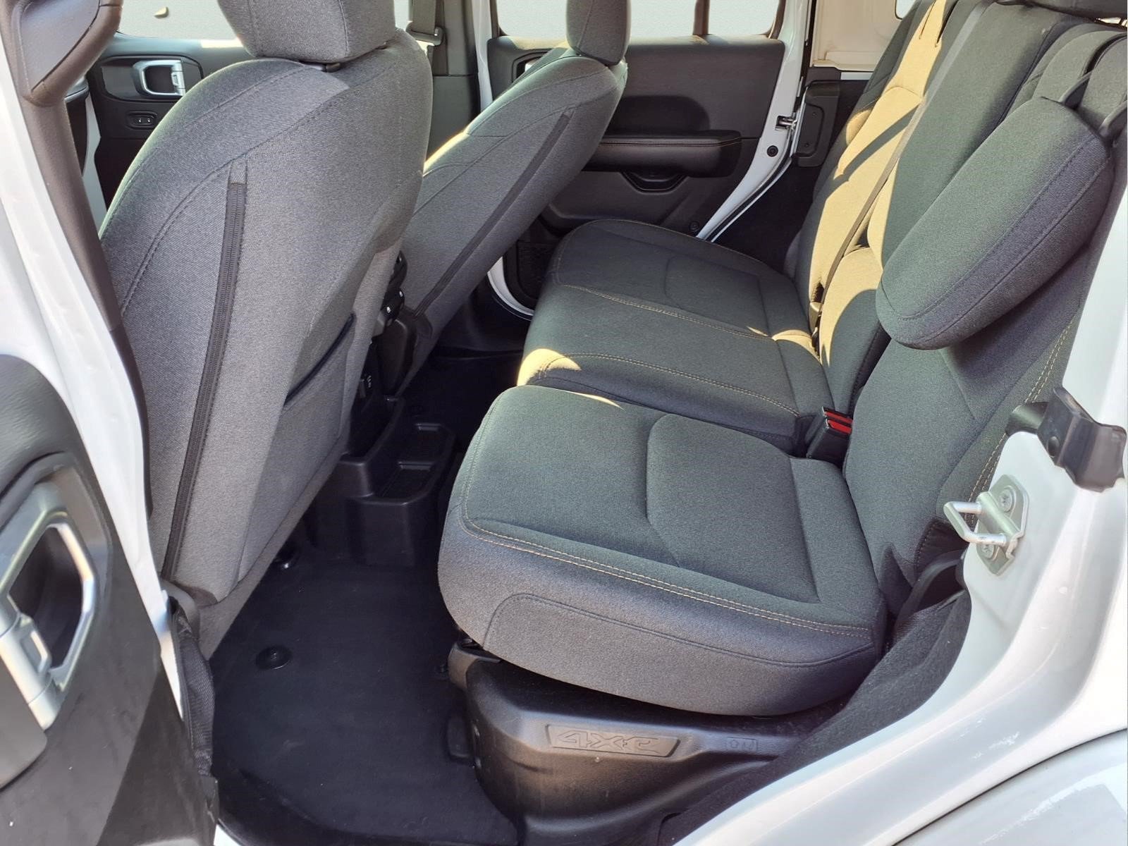 Used 2024 Jeep Wrangler Unlimited Sahara AWD/4WD image 19