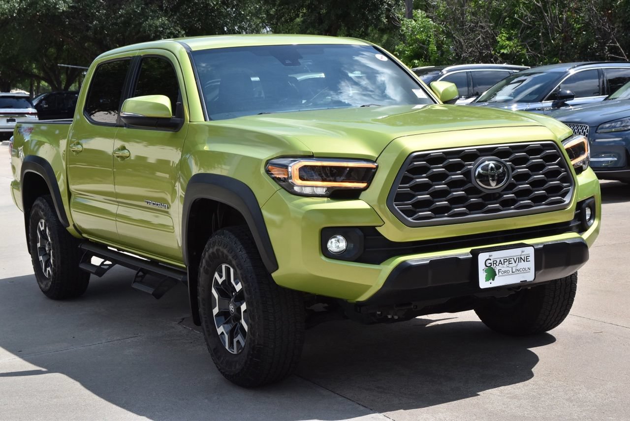 Used 2023 Toyota Tacoma TRD Off-Road w/ Technology Package AWD/4WD image 4
