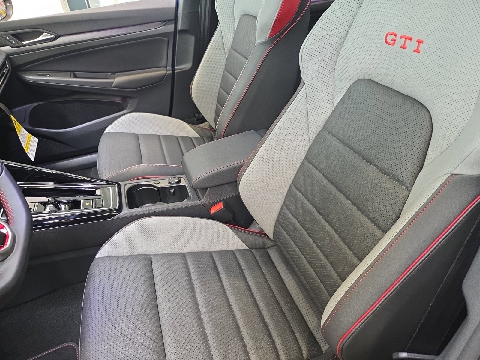 New 2026 Volkswagen GTI SE FWD image 19