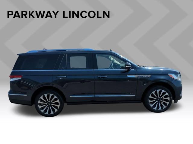 Used 2022 Lincoln Navigator Reserve image 4