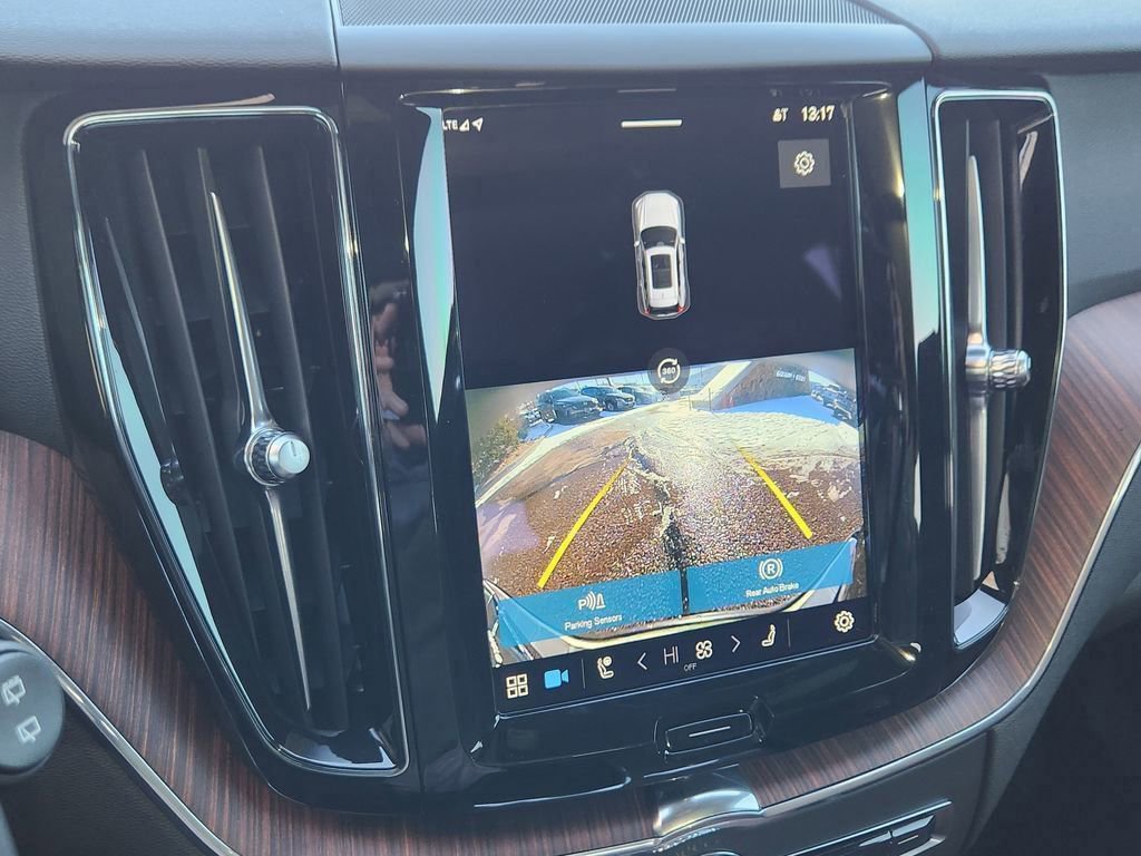 Used 2023 Volvo XC60 B5 Plus image 12