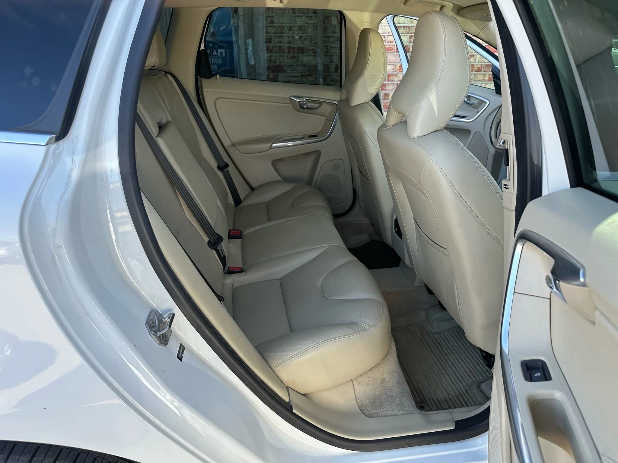 Used 2016 Volvo XC60 T5 Premier image 11