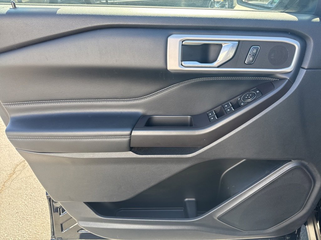 Used 2020 Ford Explorer XLT w/ Equipment Group 202A image 13